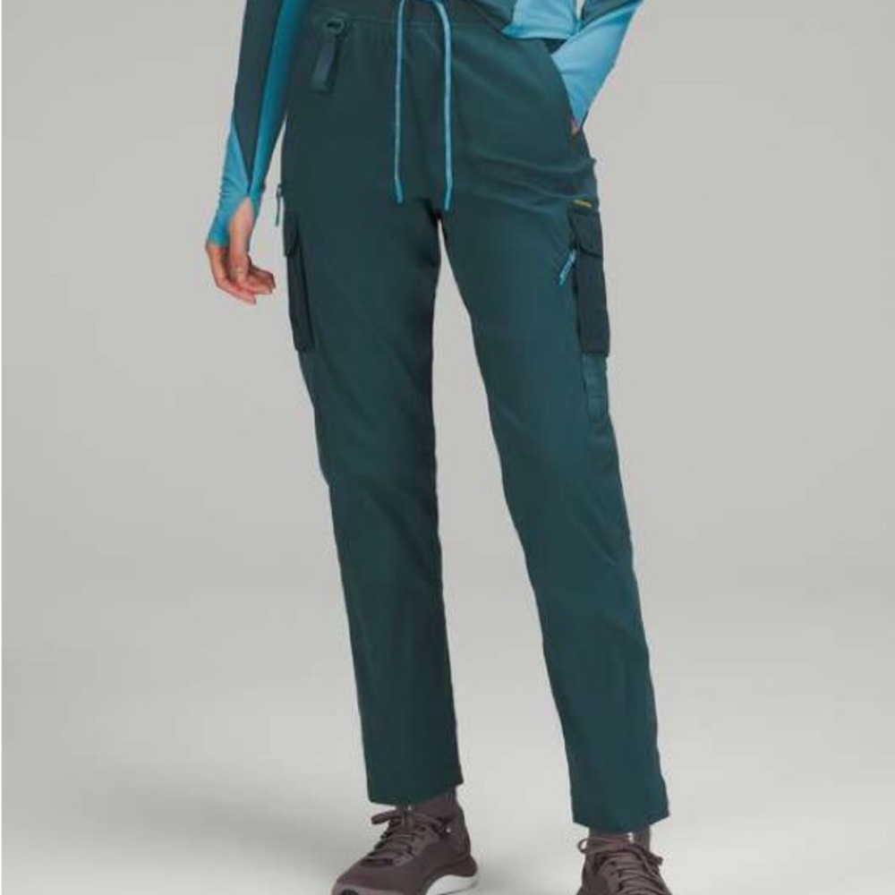 Lululemon Cargo HR Hiking Pant Lined Size 14